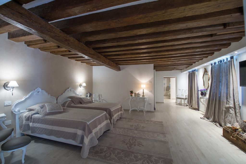 Savoia E Jolanda Apartments Venice Room photo